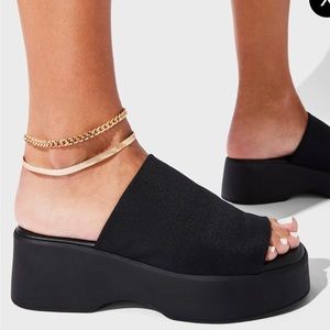 NWT Steve Madden Slinky30 Black Platform Sandal Slides